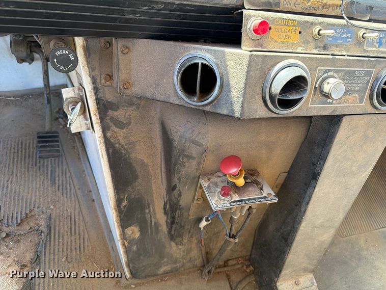 image for item FP3514 1989 Mack CS flatbed truck