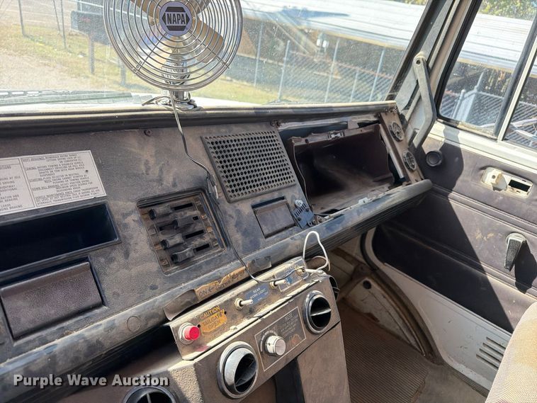 image for item FP3514 1989 Mack CS flatbed truck