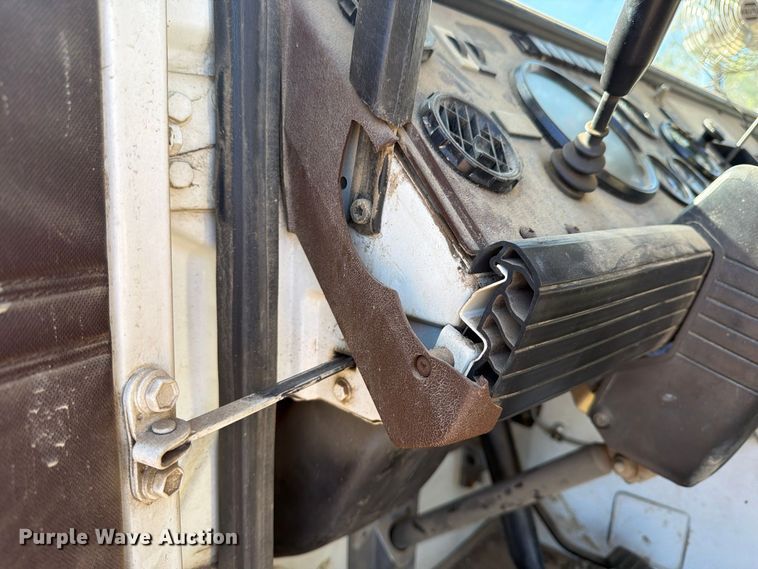 image for item FP3514 1989 Mack CS flatbed truck