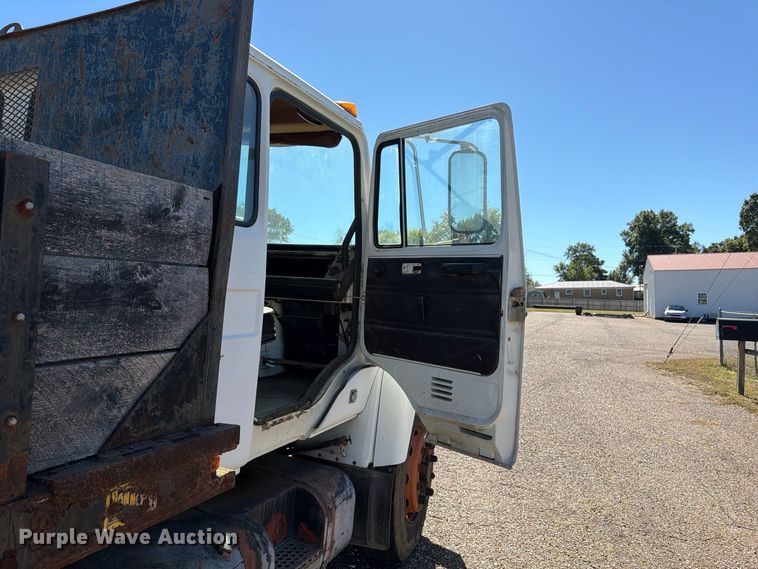 image for item FP3514 1989 Mack CS flatbed truck