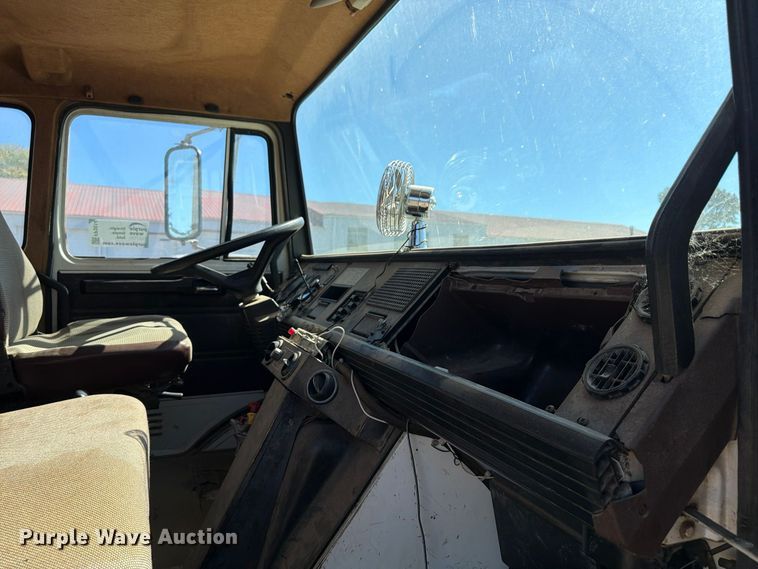 image for item FP3514 1989 Mack CS flatbed truck