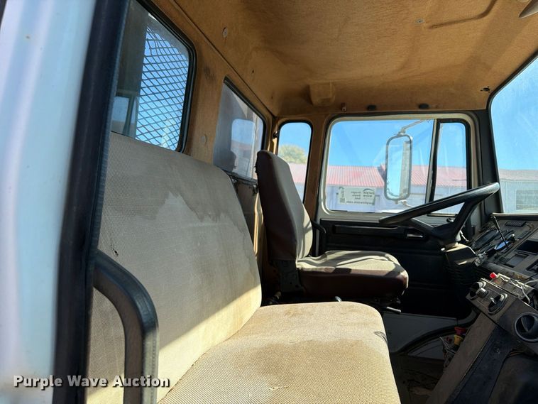 image for item FP3514 1989 Mack CS flatbed truck