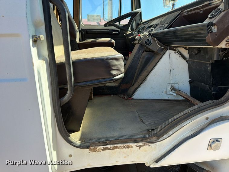 image for item FP3514 1989 Mack CS flatbed truck