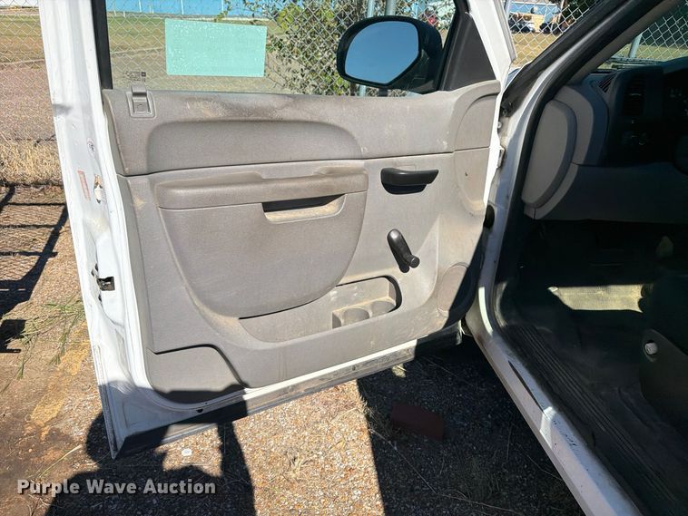 image for item FP3515 2013 Chevrolet Silverado 1500 pickup truck