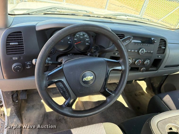 image for item FP3515 2013 Chevrolet Silverado 1500 pickup truck