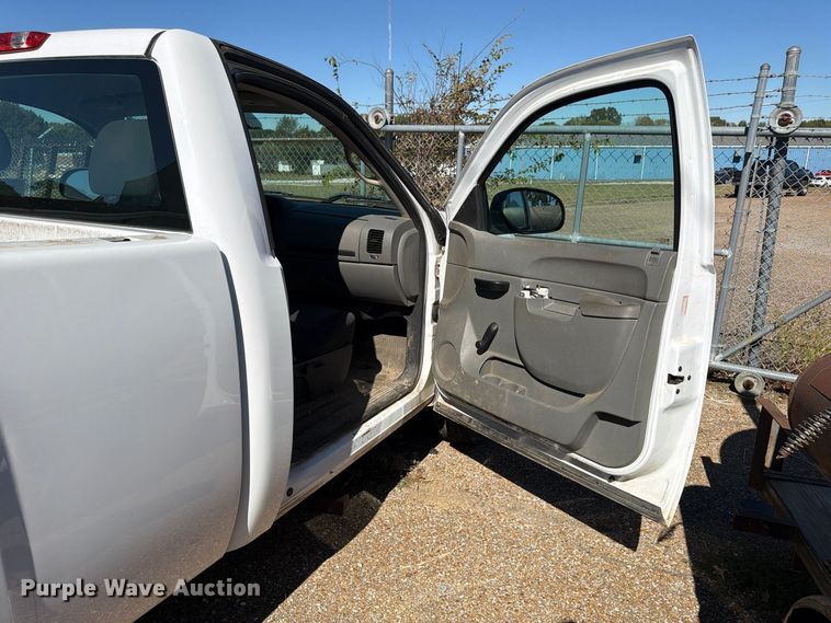 image for item FP3515 2013 Chevrolet Silverado 1500 pickup truck