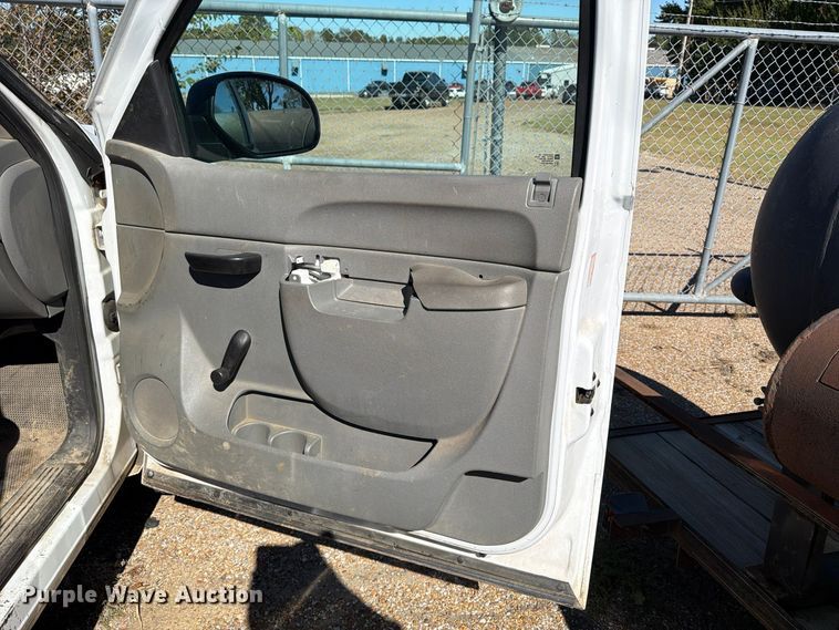 image for item FP3515 2013 Chevrolet Silverado 1500 pickup truck