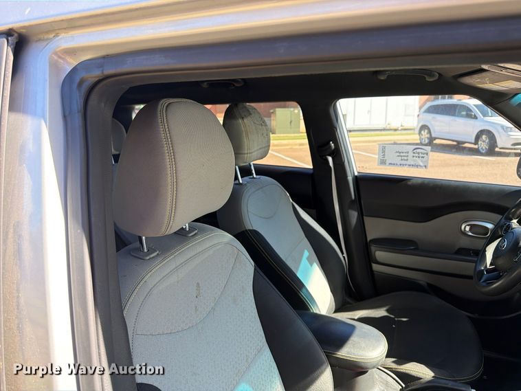 image for item FP3525 2016 KIA Soul SUV