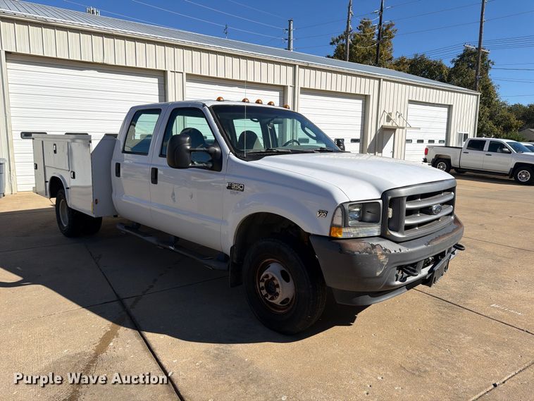 image for item FP3531 2004 Ford F350 Super Duty XL Crew Cab utility bed pickup truck