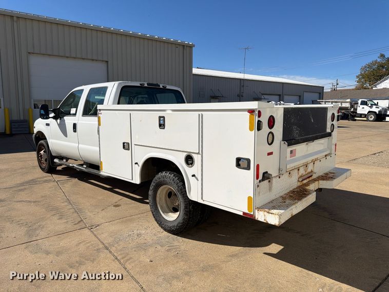 image for item FP3531 2004 Ford F350 Super Duty XL Crew Cab utility bed pickup truck