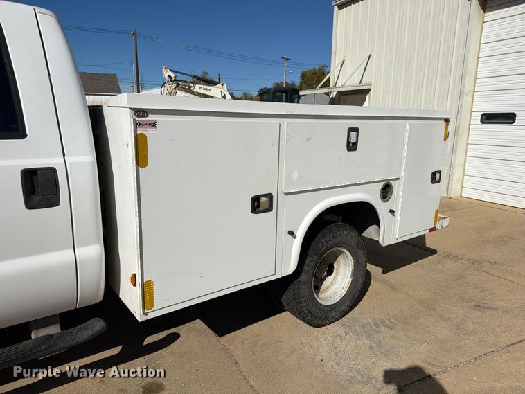 image for item FP3531 2004 Ford F350 Super Duty XL Crew Cab utility bed pickup truck