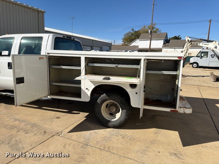 image for item FP3531 2004 Ford F350 Super Duty XL Crew Cab utility bed pickup truck