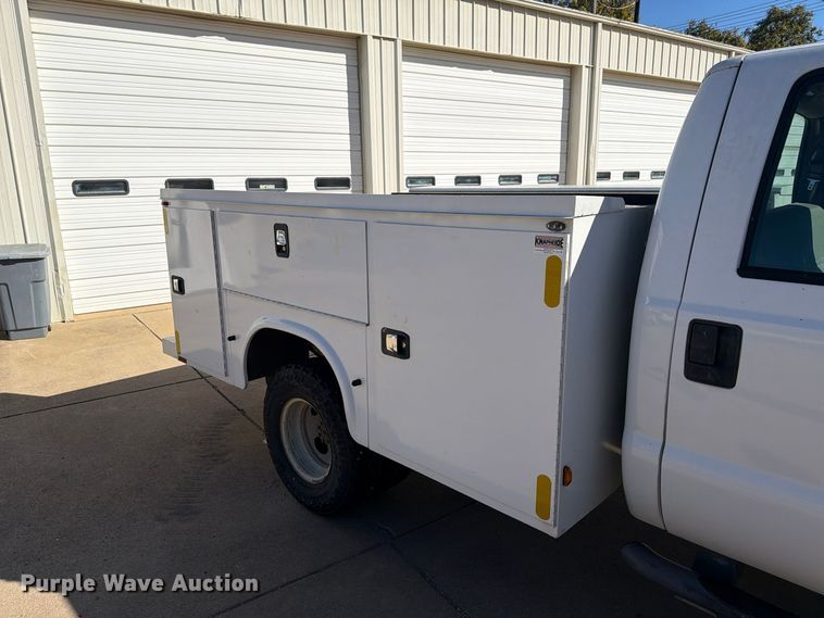 image for item FP3531 2004 Ford F350 Super Duty XL Crew Cab utility bed pickup truck