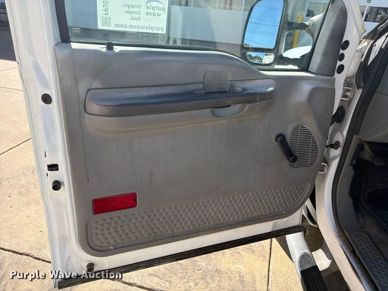 image for item FP3531 2004 Ford F350 Super Duty XL Crew Cab utility bed pickup truck