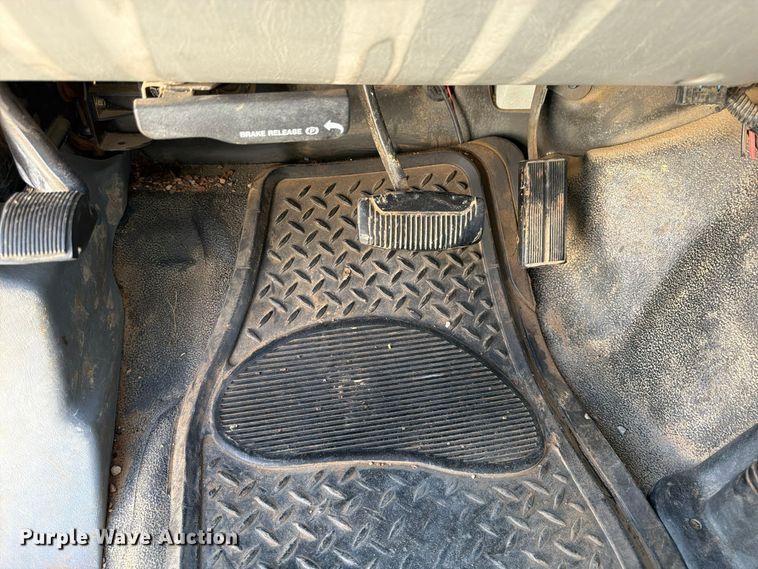 image for item FP3531 2004 Ford F350 Super Duty XL Crew Cab utility bed pickup truck