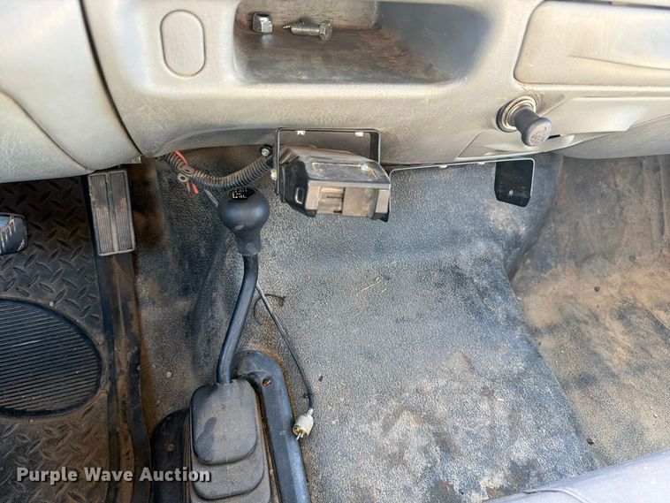 image for item FP3531 2004 Ford F350 Super Duty XL Crew Cab utility bed pickup truck