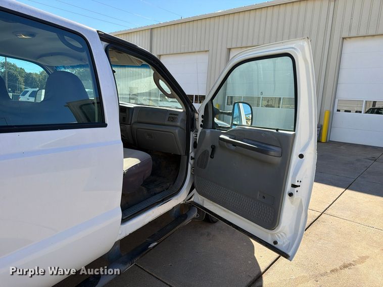 image for item FP3531 2004 Ford F350 Super Duty XL Crew Cab utility bed pickup truck