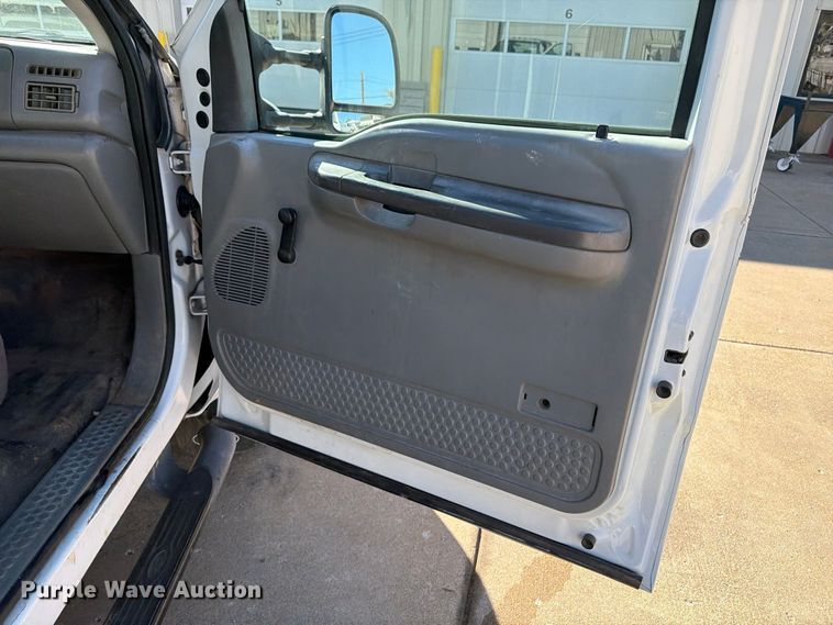 image for item FP3531 2004 Ford F350 Super Duty XL Crew Cab utility bed pickup truck