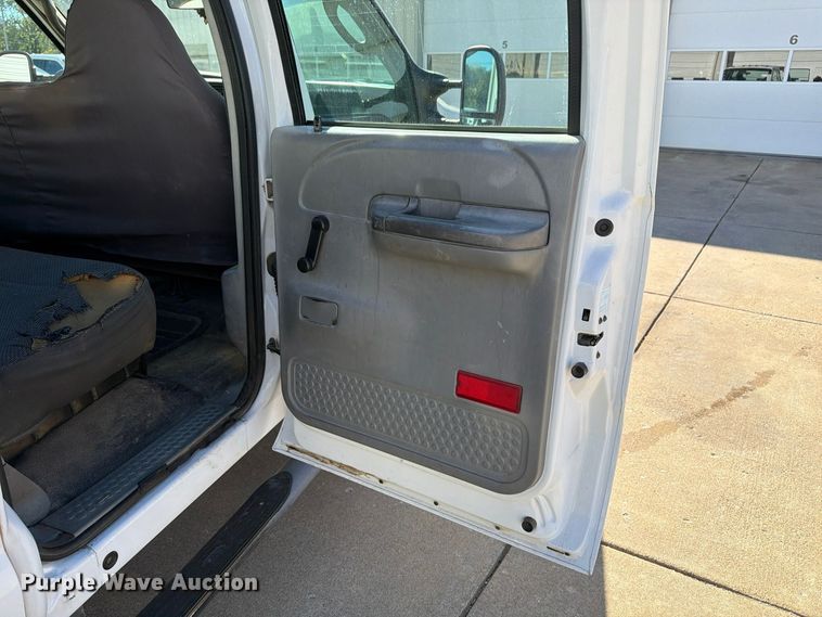 image for item FP3531 2004 Ford F350 Super Duty XL Crew Cab utility bed pickup truck