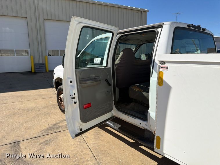 image for item FP3531 2004 Ford F350 Super Duty XL Crew Cab utility bed pickup truck