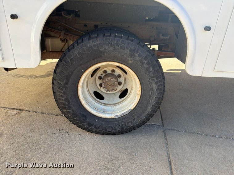 image for item FP3531 2004 Ford F350 Super Duty XL Crew Cab utility bed pickup truck