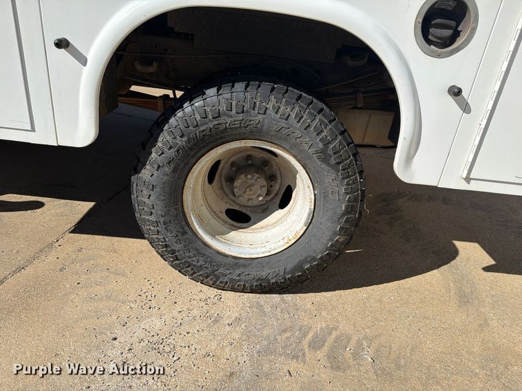 image for item FP3531 2004 Ford F350 Super Duty XL Crew Cab utility bed pickup truck