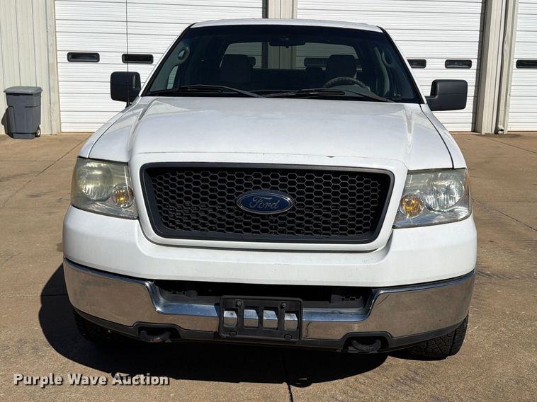 image for item FP3532 2005 Ford F150 XLT Crew Cab pickup truck