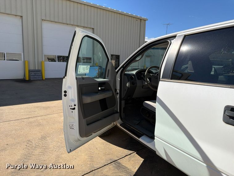 image for item FP3532 2005 Ford F150 XLT Crew Cab pickup truck