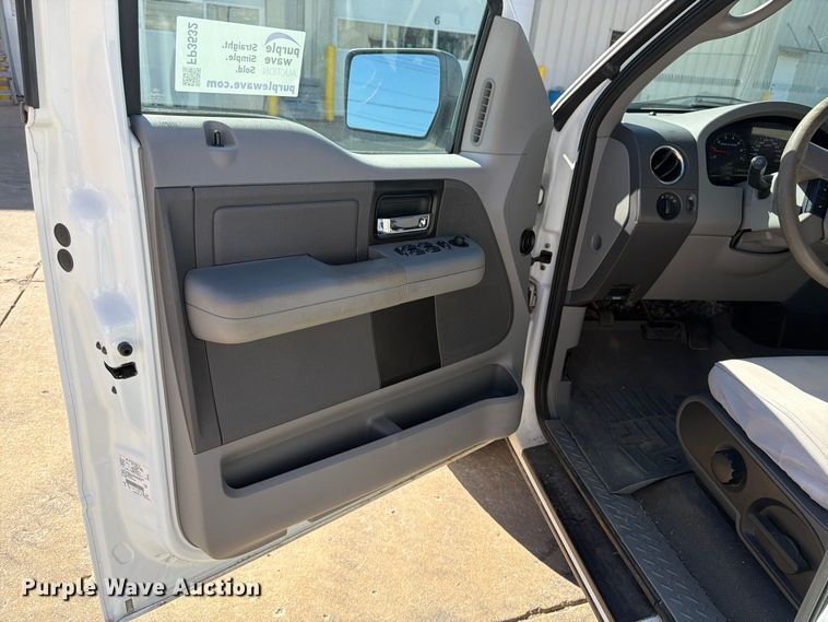 image for item FP3532 2005 Ford F150 XLT Crew Cab pickup truck