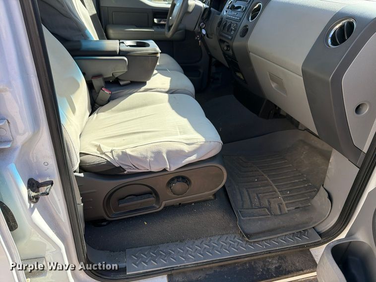 image for item FP3532 2005 Ford F150 XLT Crew Cab pickup truck