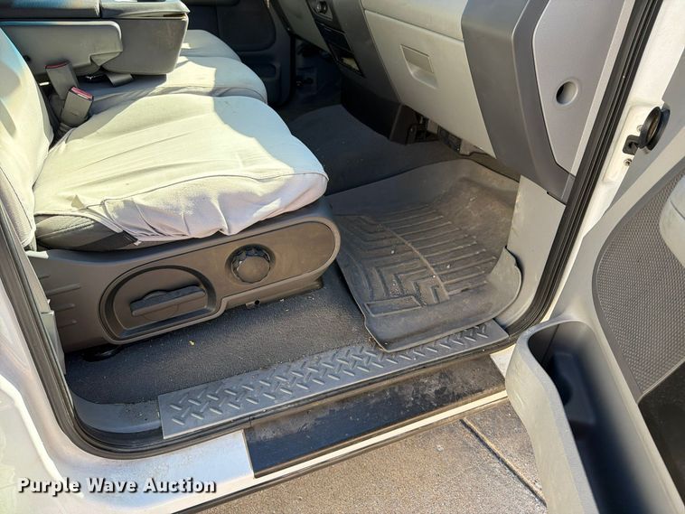 image for item FP3532 2005 Ford F150 XLT Crew Cab pickup truck