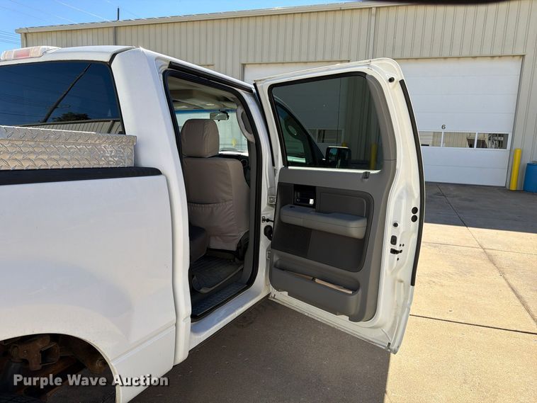 image for item FP3532 2005 Ford F150 XLT Crew Cab pickup truck