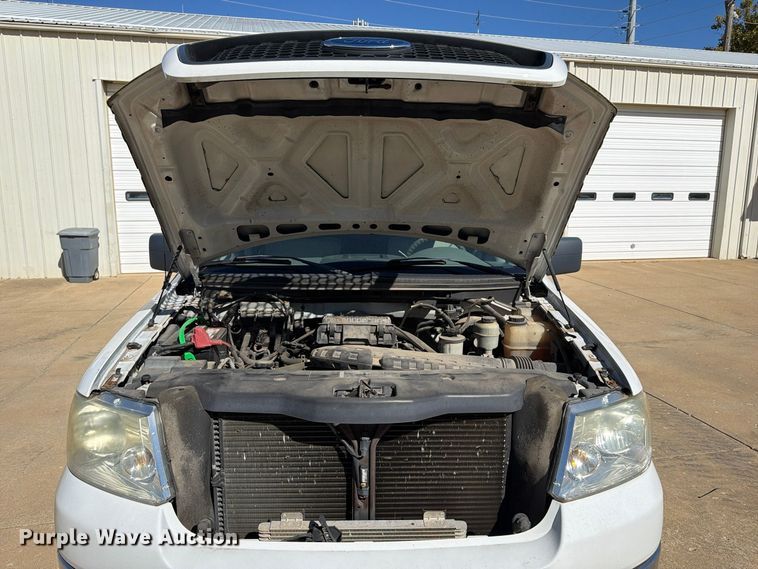 image for item FP3532 2005 Ford F150 XLT Crew Cab pickup truck