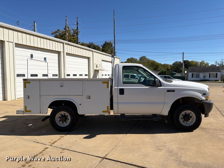 image for item FP3533 2004 Ford F250 Super Duty XL utility bed pickup truck