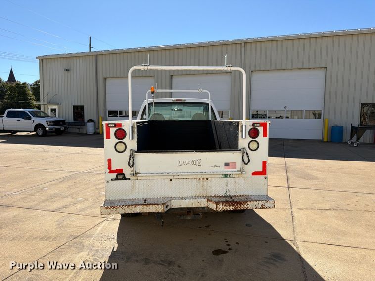 image for item FP3533 2004 Ford F250 Super Duty XL utility bed pickup truck
