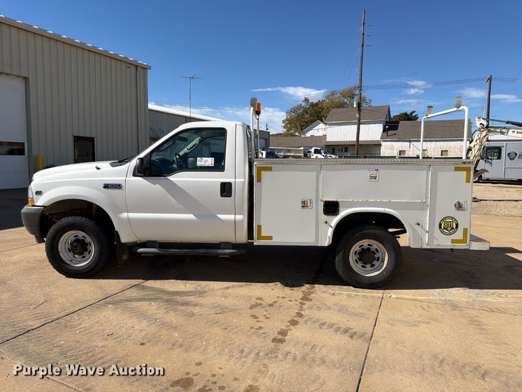 image for item FP3533 2004 Ford F250 Super Duty XL utility bed pickup truck