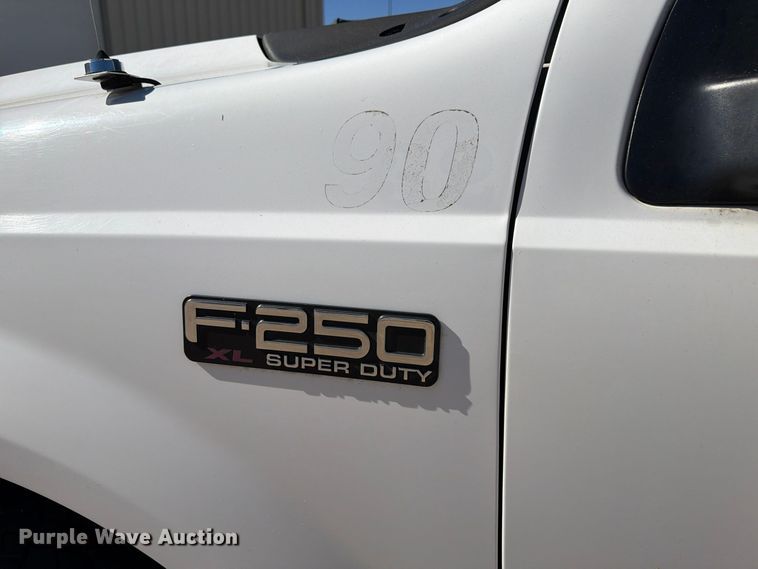 image for item FP3533 2004 Ford F250 Super Duty XL utility bed pickup truck