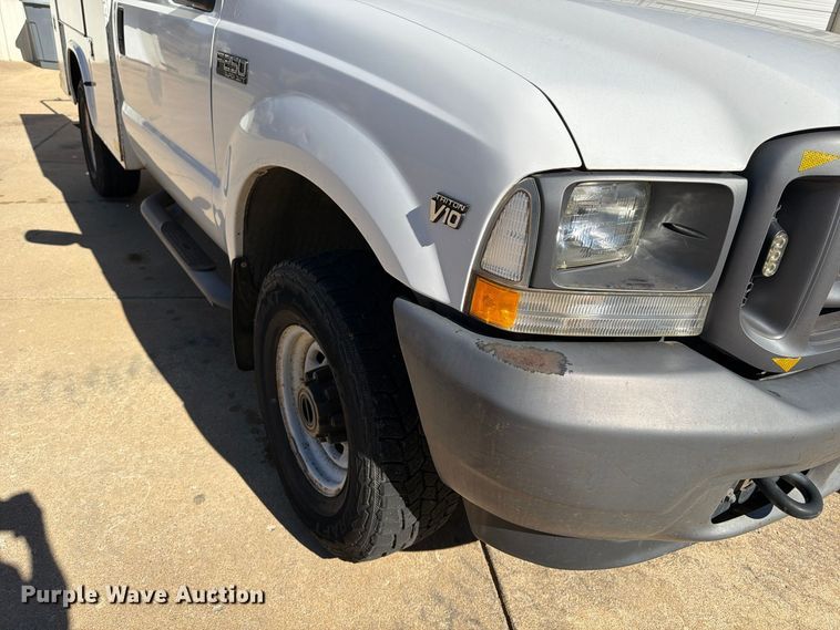 image for item FP3533 2004 Ford F250 Super Duty XL utility bed pickup truck