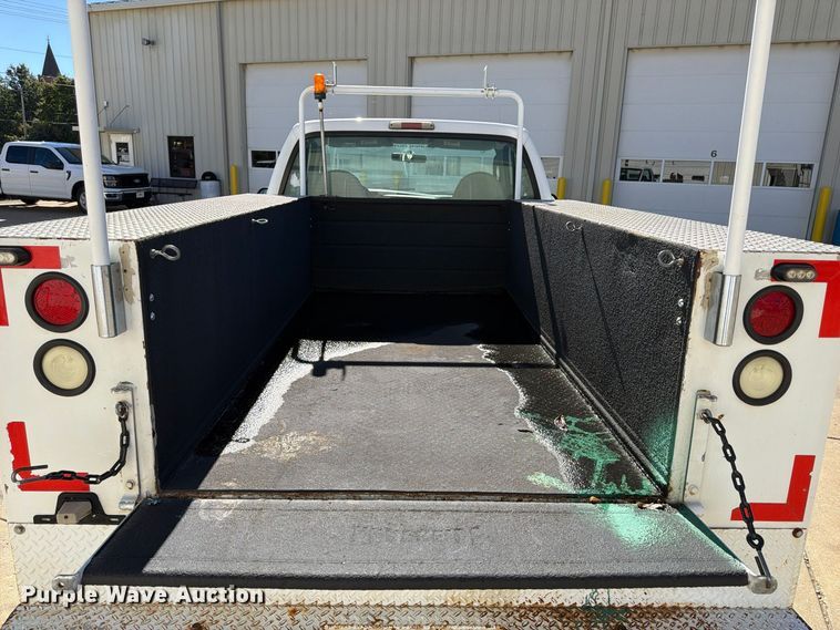 image for item FP3533 2004 Ford F250 Super Duty XL utility bed pickup truck
