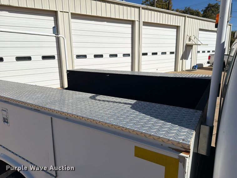 image for item FP3533 2004 Ford F250 Super Duty XL utility bed pickup truck