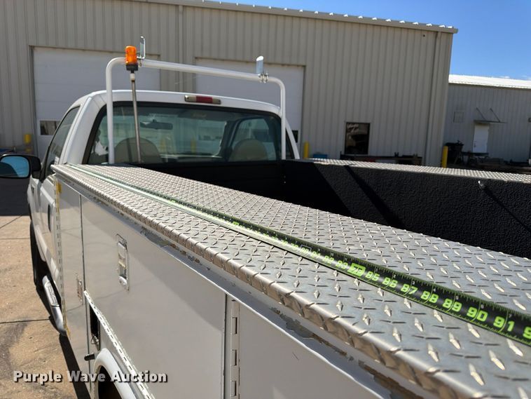 image for item FP3533 2004 Ford F250 Super Duty XL utility bed pickup truck