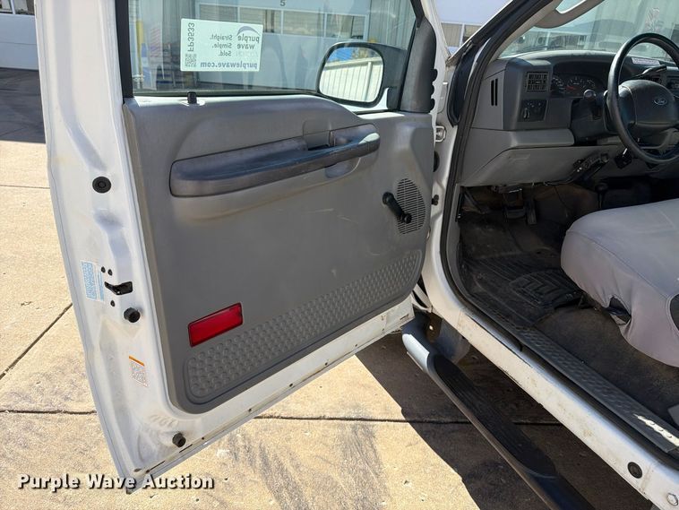 image for item FP3533 2004 Ford F250 Super Duty XL utility bed pickup truck