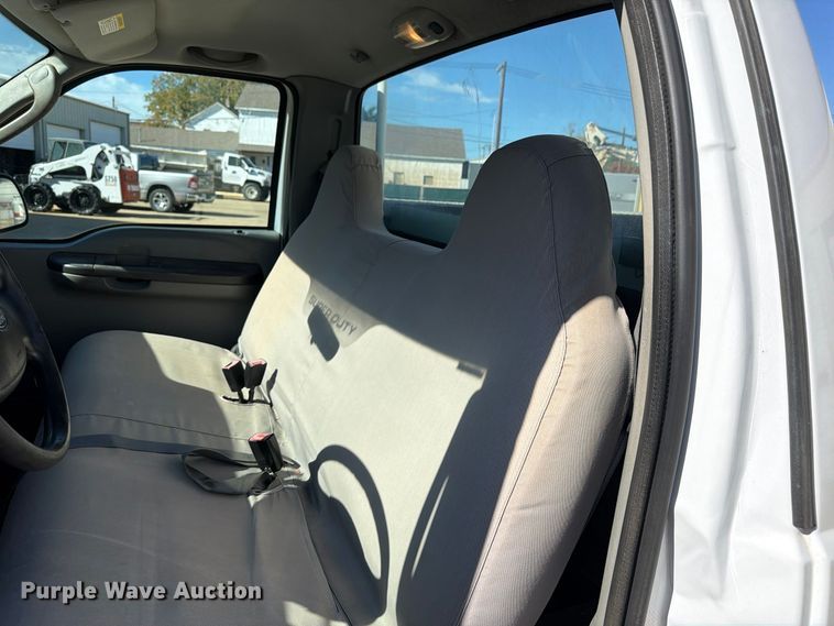 image for item FP3533 2004 Ford F250 Super Duty XL utility bed pickup truck