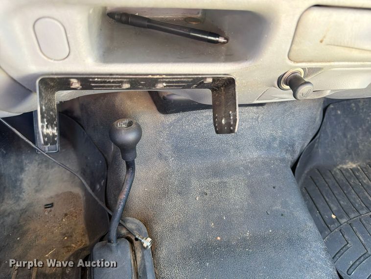 image for item FP3533 2004 Ford F250 Super Duty XL utility bed pickup truck