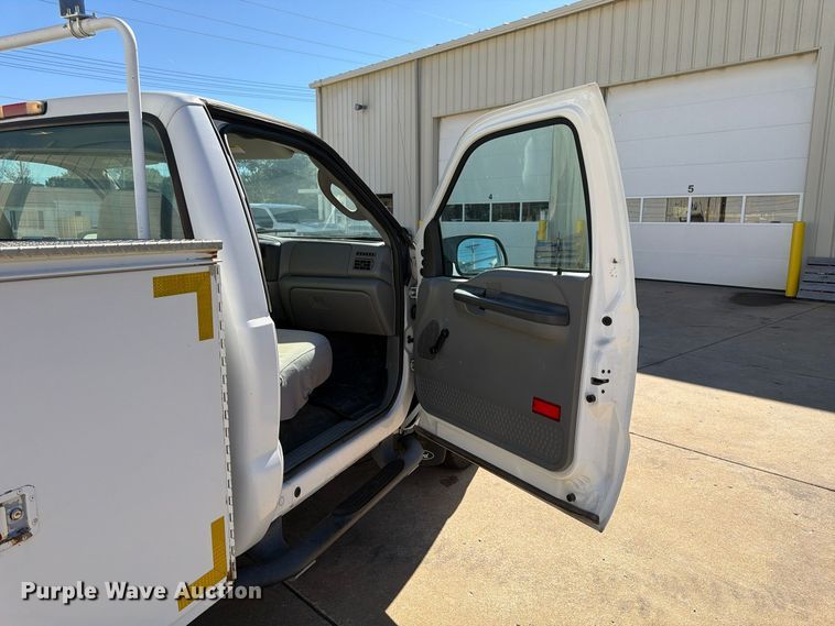 image for item FP3533 2004 Ford F250 Super Duty XL utility bed pickup truck