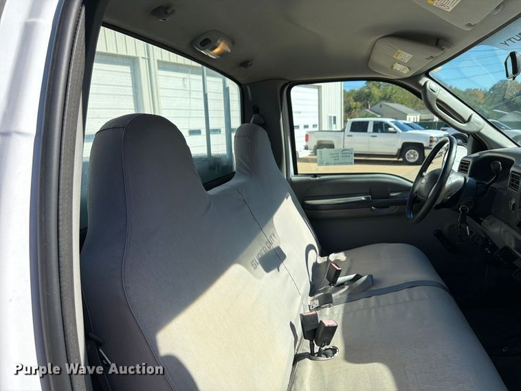 image for item FP3533 2004 Ford F250 Super Duty XL utility bed pickup truck