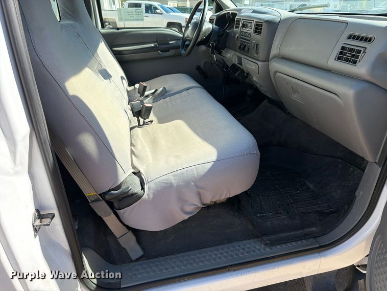 image for item FP3533 2004 Ford F250 Super Duty XL utility bed pickup truck