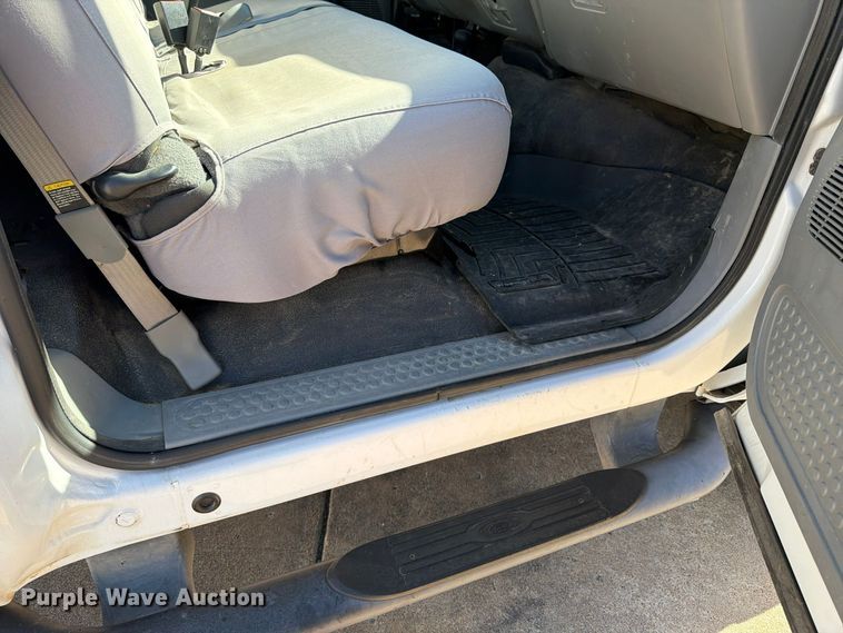 image for item FP3533 2004 Ford F250 Super Duty XL utility bed pickup truck