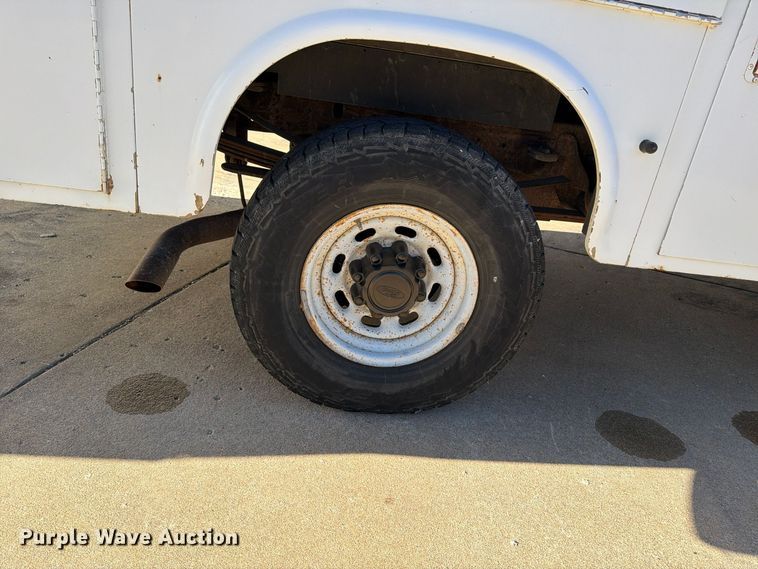 image for item FP3533 2004 Ford F250 Super Duty XL utility bed pickup truck