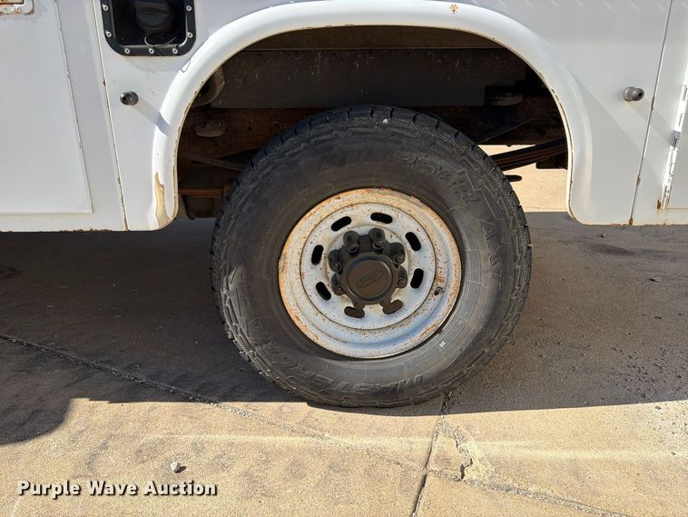image for item FP3533 2004 Ford F250 Super Duty XL utility bed pickup truck
